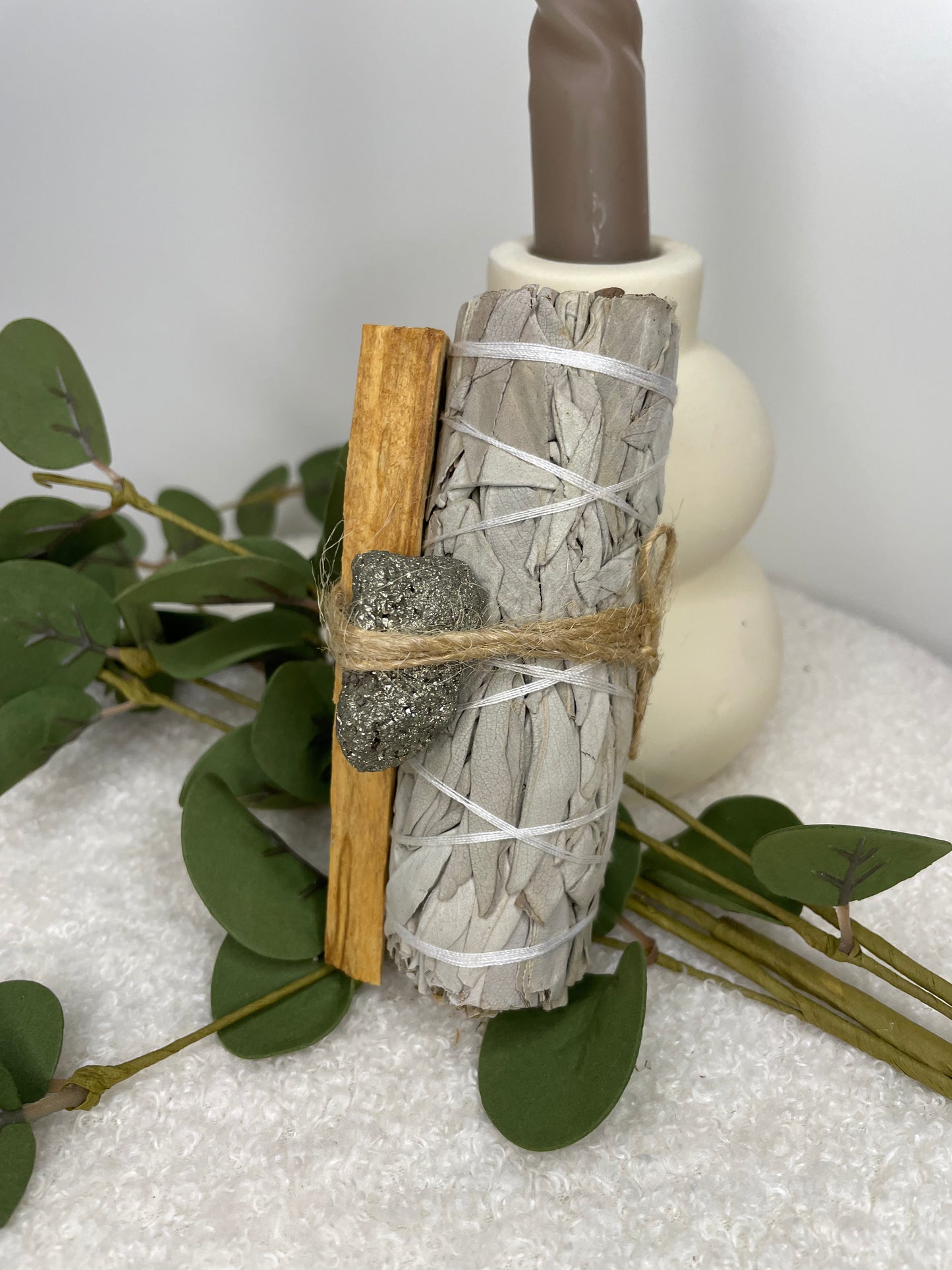 Räucherbündel – Weißer Salbei, Palo Santo & Rohkristall