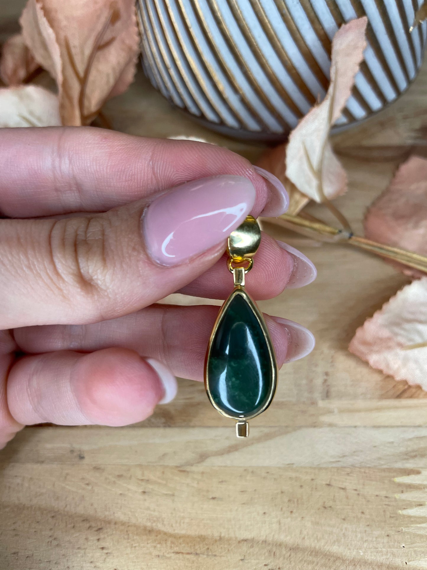 Nephrit-Jade Tropfenanhänger