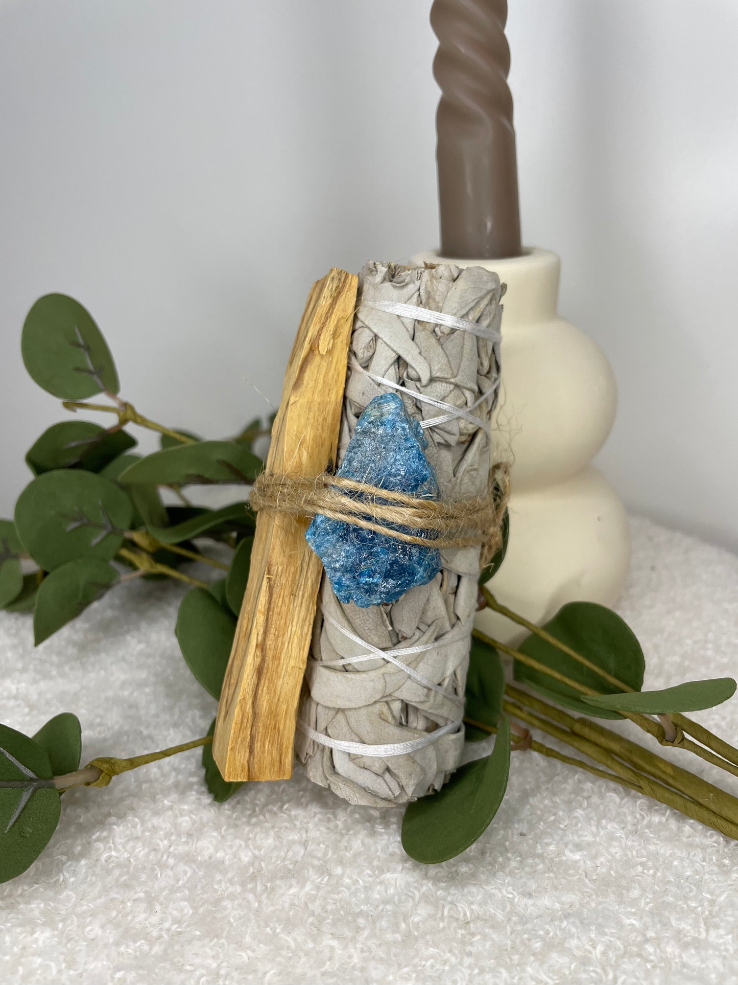 Räucherbündel – Weißer Salbei, Palo Santo & Rohkristall