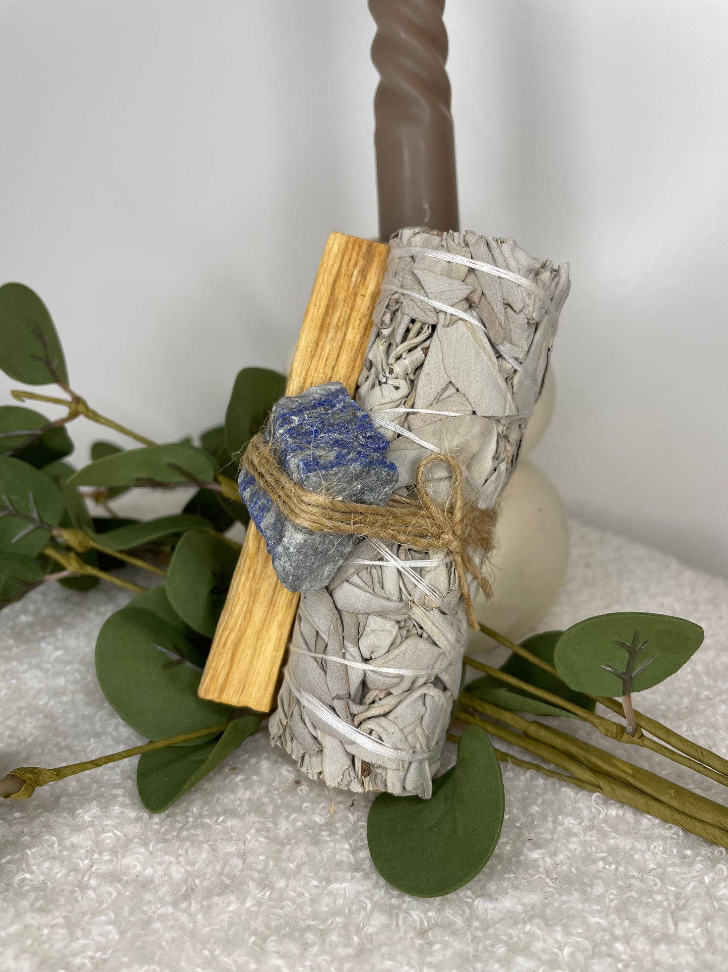 Räucherbündel – Weißer Salbei, Palo Santo & Rohkristall