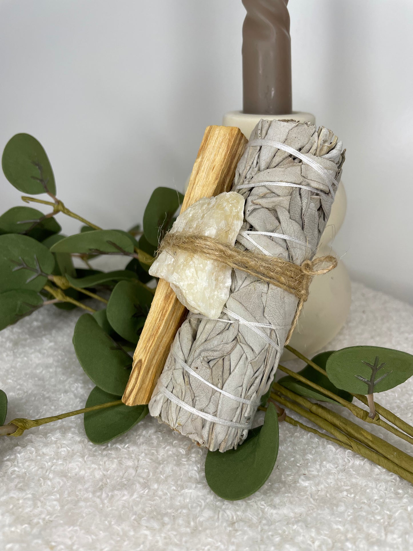 Räucherbündel – Weißer Salbei, Palo Santo & Rohkristall