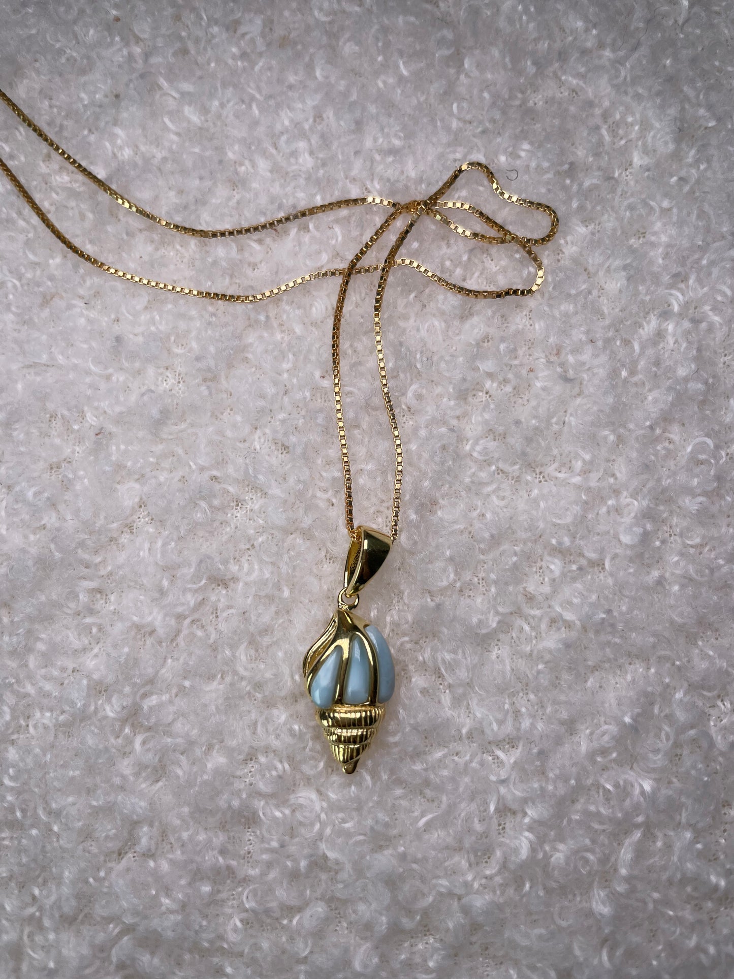Muschelanhänger Larimar vergoldet