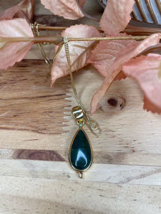 Nephrit-Jade Tropfenanhänger